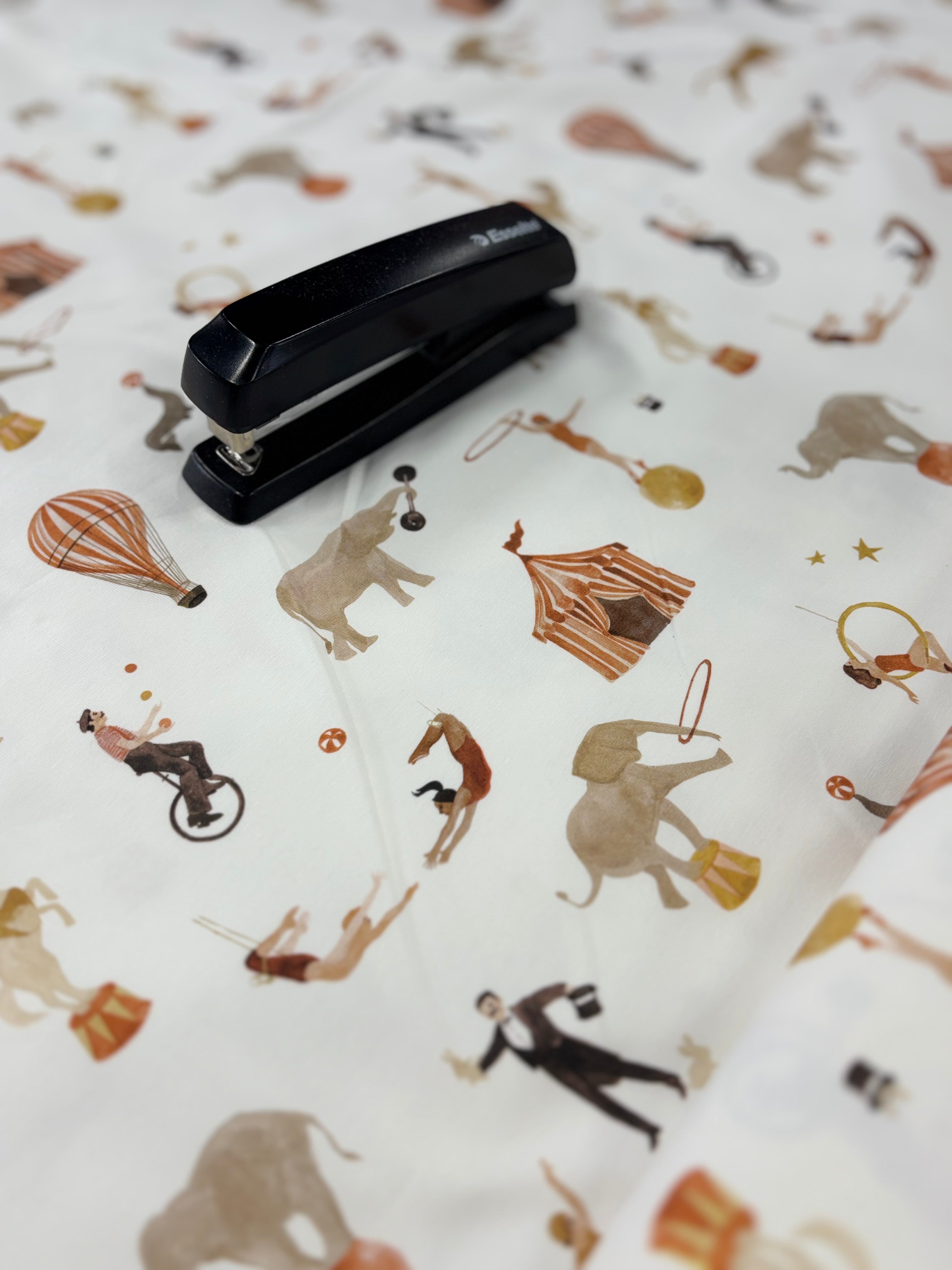 Circus Jersey - 7 Meter - Family Fabrics B.V.